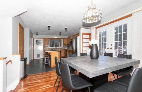 Jasper East Casa | Dream 4-Br 4-Ba | Private Pool & Hot Tub | 2-min DRIVE to Jasper National Park