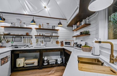 Townsend Casa | Dream Catcher 1 Bedroom Home by RedAwning