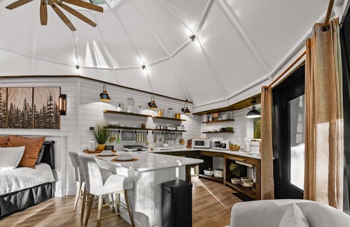 Townsend Casa | Dream Catcher 1 Bedroom Home by RedAwning