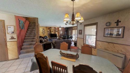 Red River Casa | Dream Catcher - Pet Friendly - On the River - WiFi - Satellite - Washer - Dryer - Wood Burning Fireplace - Fire Pit