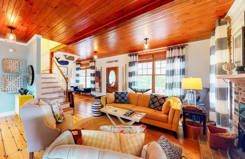 Ocean Point Casa | Dream cottage, with bunkhouse and ocean view, fireplace, patio, grill & WiFi