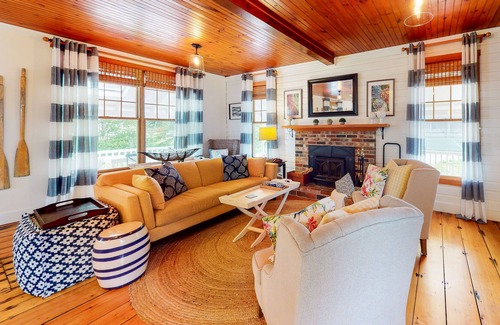 Ocean Point Casa | Dream cottage, with bunkhouse and ocean view, fireplace, patio, grill & WiFi