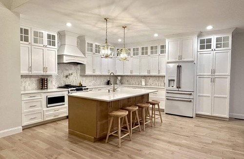 Montgomery Casa | Dream escape, new modern farmhouse, stunning views, game room & hot tub for 17+!
