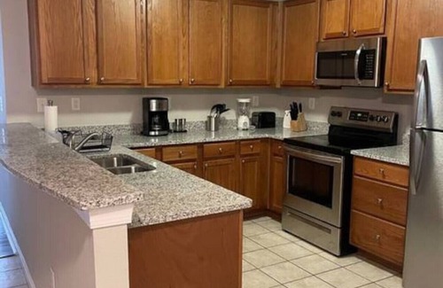 Western Branch North Apartamento | Dream Haven - 2BR/2BA - free parking on premises.