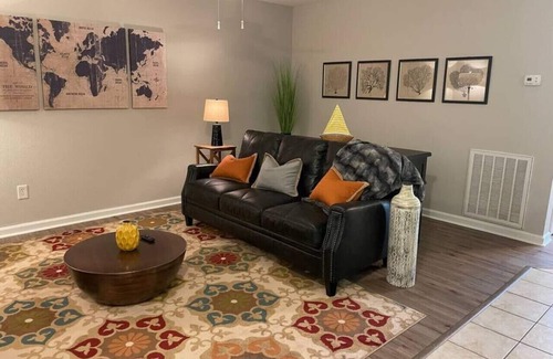 Western Branch North Apartamento | Dream Haven - 2BR/2BA - free parking on premises.