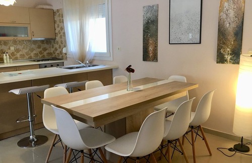Nea Iraklitsa Apartamento | Dream Home es un nuevo apartamento moderno e independiente a 250 m de la playa.