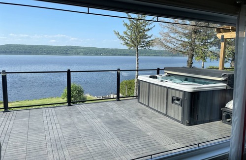 Champlain Casa | Dream Home Ottawa River Get Away