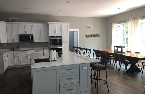 Bethel Casa | DREAM HOME: PICKLEBALL, INGROUND POOL, INDOOR BBALL, GOLF SIM~# SUMMER SPECIAL#