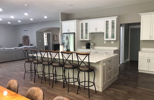 Bethel Casa | DREAM HOME: PICKLEBALL, INGROUND POOL, INDOOR BBALL, GOLF SIM~# SUMMER SPECIAL#
