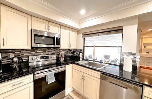 Palm Harbor Villa | Dream Home W PebbleTec Pool