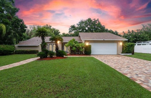 Palm Harbor Villa | Dream Home W PebbleTec Pool