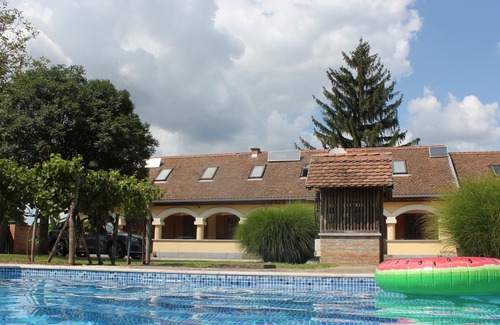 Keselyosfapuszta Casa | Casa de ensueño con piscina y cocina de verano.