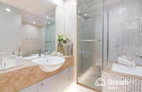Dubai Festival City Apartamento | Dream Inn - Contemporary 2BR Marsa Tower
