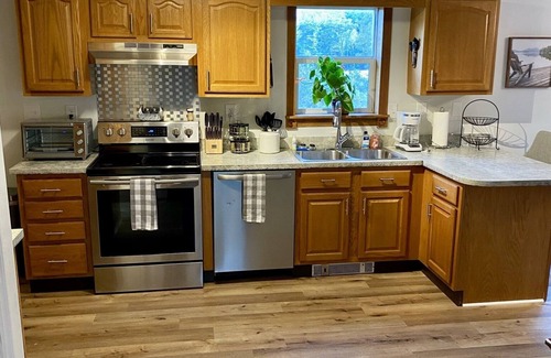 Lake George Cabina | Dream Lake, Lake George 5 bedroom, fireplace, winter special : free night