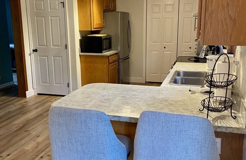 Lake George Cabina | Dream Lake, Lake George 5 bedroom, fireplace, winter special : free night
