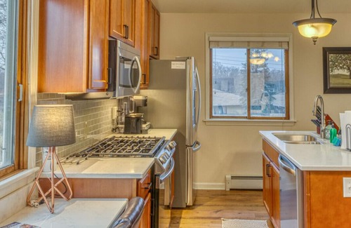Miller Beach Casa | Dream Retreat Private Guesthouse, Lake Mich., IN Dunes, Chicago