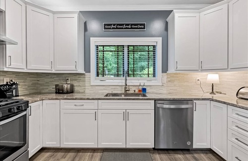 Asheville Casa | Dream Retreat with Private Pool, Full Outdoor Kitchen, Wifi and EV Charger