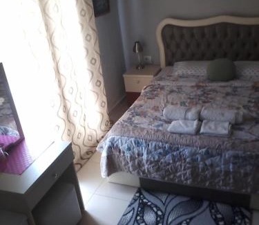 Udenisht Cama Y Desayuno | Dream Stone Holiday Bar Restaurant