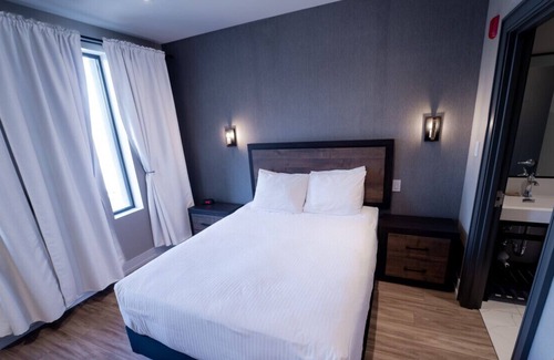 Northeast Mississauga Casa | (2)Toronto Pearson (YYZ) Boutique Hotel