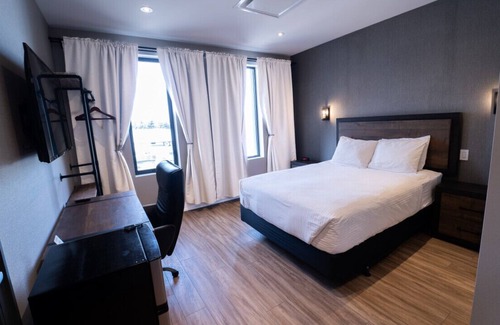 Northeast Mississauga Casa | (2)Toronto Pearson (YYZ) Boutique Hotel