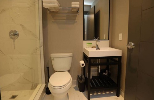 Northeast Mississauga Casa | (4)Toronto Pearson (YYZ) Boutique Hotel