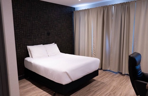 Northeast Mississauga Casa | Dream Suites Toronto Pearson (YYZ) Boutique Hotel