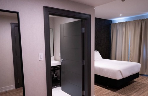 Northeast Mississauga Casa | Dream Suites Toronto Pearson (YYZ) Boutique Hotel