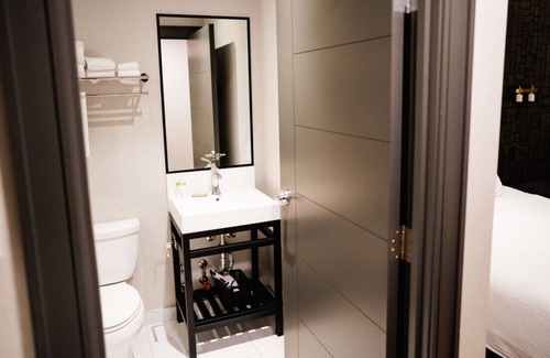 Northeast Mississauga Casa | (5)Toronto Pearson (YYZ) Boutique Hotel