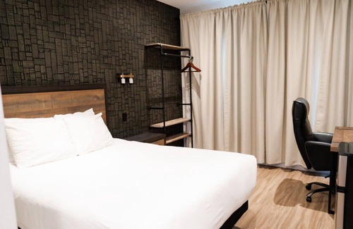 Northeast Mississauga Casa | (5)Toronto Pearson (YYZ) Boutique Hotel