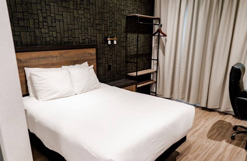 Northeast Mississauga Casa | (5)Toronto Pearson (YYZ) Boutique Hotel
