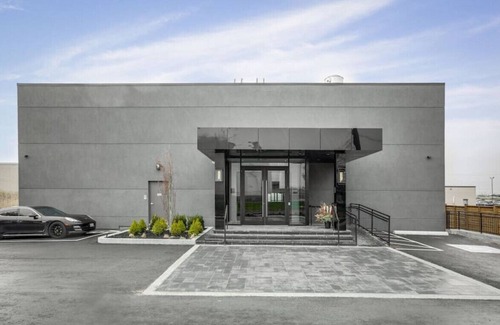 Northeast Mississauga Casa | (10) Dream Suites Toronto Pearson Nap Room