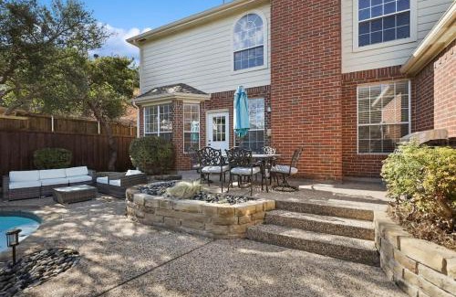 Plano Casa | Dream Vacay in Central Plano - Pool & Grill