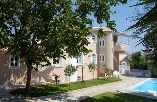Kropia Villa | Villa de ensueño con priv. Piscina U. Vista al mar, u festivos. Athenbesichtig. 280, - € p. De noche