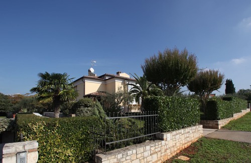 Mali Maj Villa | Villa de ensueño con gran piscina, a 800 metros del mar.