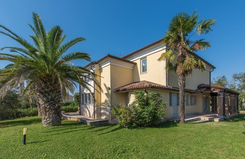 Mali Maj Villa | Villa de ensueño con gran piscina, a 800 metros del mar.