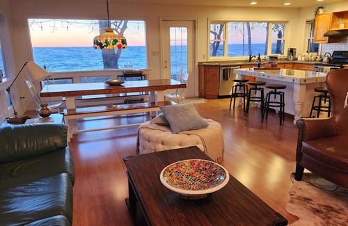 Kingsville Casa | Dreamcatcher Lake House