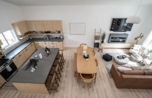 Bella Vista Casa | Dreamcatcher NEW Modern Retreat Near Trails Lakes Golf