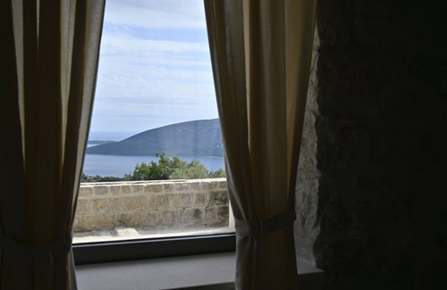 Herceg Novi Casa | Dreamlike stone house by the sea: luxury with infinity pool and panoramic views