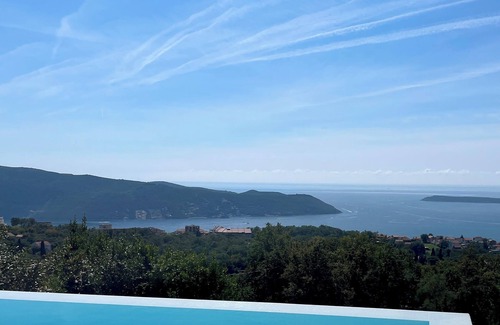 Herceg Novi Casa | Dreamlike stone house by the sea: luxury with infinity pool and panoramic views