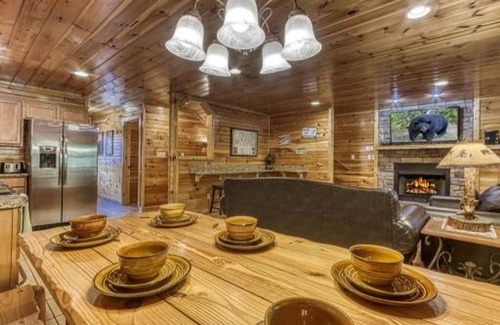 Hemlock Hills Apartamento | Dreams Come True With This Luxury Cabin