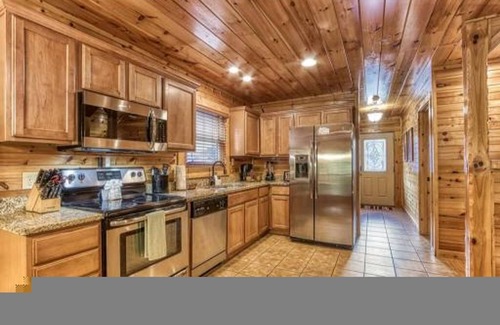 Hemlock Hills Apartamento | Dreams Come True With This Luxury Cabin