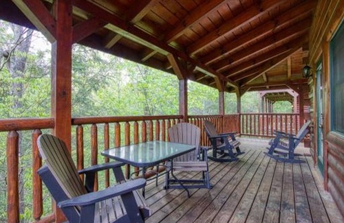 Hemlock Hills Apartamento | Dreams Come True With This Luxury Cabin
