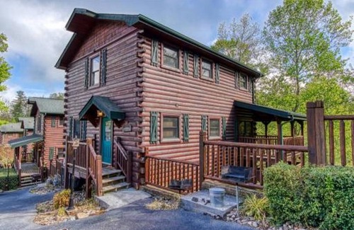Hemlock Hills Apartamento | Dreams Come True With This Luxury Cabin