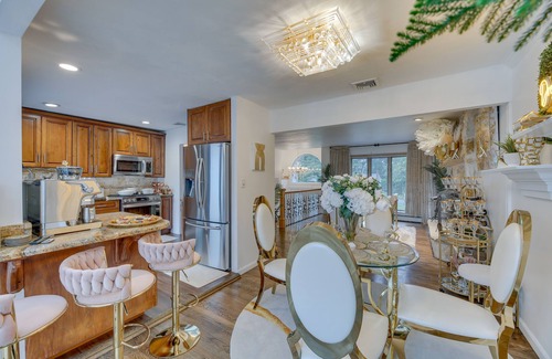 Lake Grove Casa | 'Dreams of Paradise' Luxury Home w/ Pool!