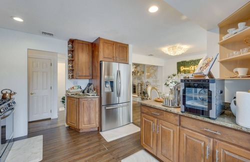 Lake Grove Casa | 'Dreams of Paradise' Luxury Home w/ Pool!