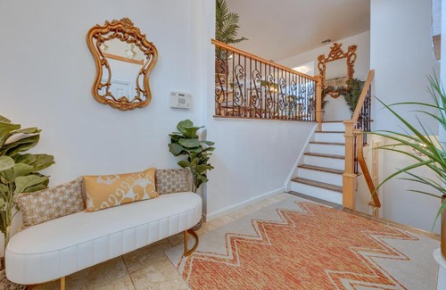 Lake Grove Casa | Dreams of Paradise Luxury Home with Pool!