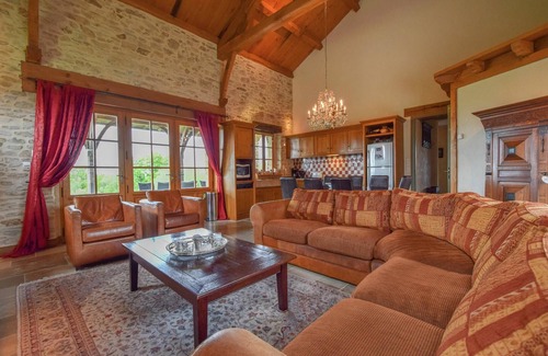 Saint-Medard-d'Excideuil Villa | Paisaje onírico: Elegancia rústica