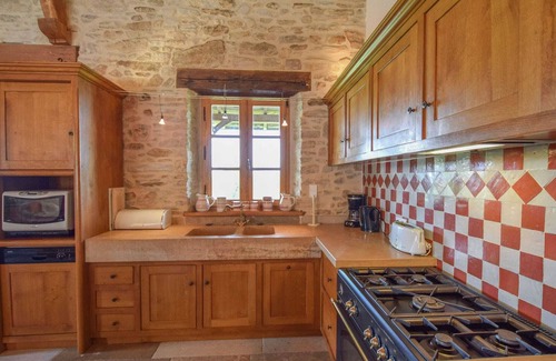 Saint-Medard-d'Excideuil Villa | Paisaje onírico: Elegancia rústica