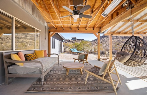 Joshua Tree Casa | 🌵Dreamspace - Peaceful Home w/Hot Tub, Fire Pit, Amazing Views & Close To Park Entrance🌵