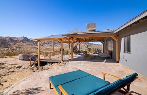 Joshua Tree Casa | 🌵Dreamspace - Peaceful Home w/Hot Tub, Fire Pit, Amazing Views & Close To Park Entrance🌵